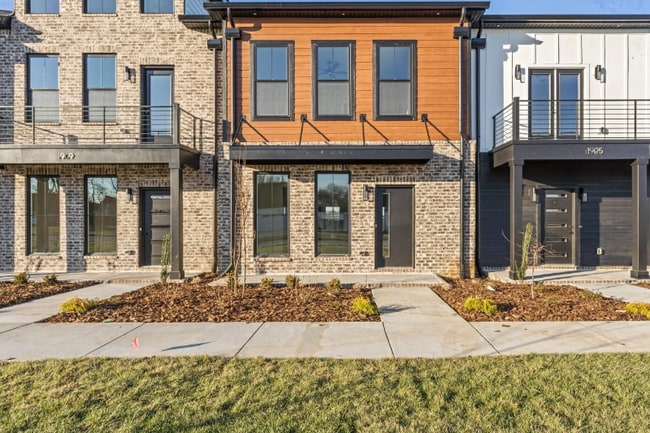 1347 Queenie Johns Dr, Murfreesboro, TN 37128 - photo 2