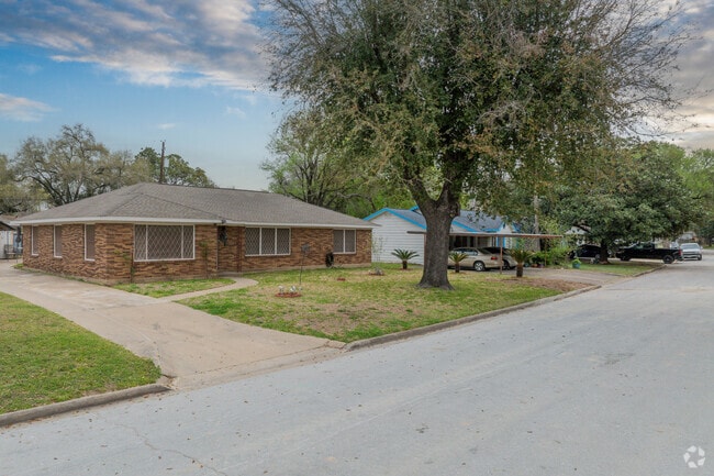 Ranch homes are a popular sight among the neighborhood streets of Galena Park.