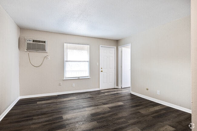 1BR, 1BA - 450SF