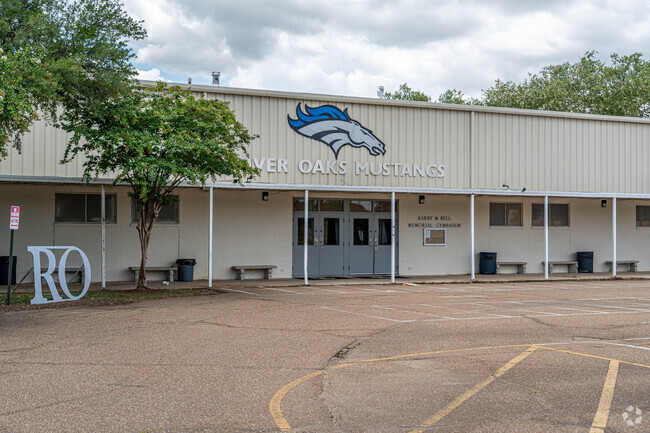 River Oaks School offers plenty of fun after school activities.