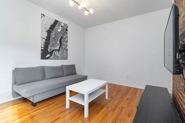 319 E 95th St unit ID1032029P, New York, NY 10128 - photo 7