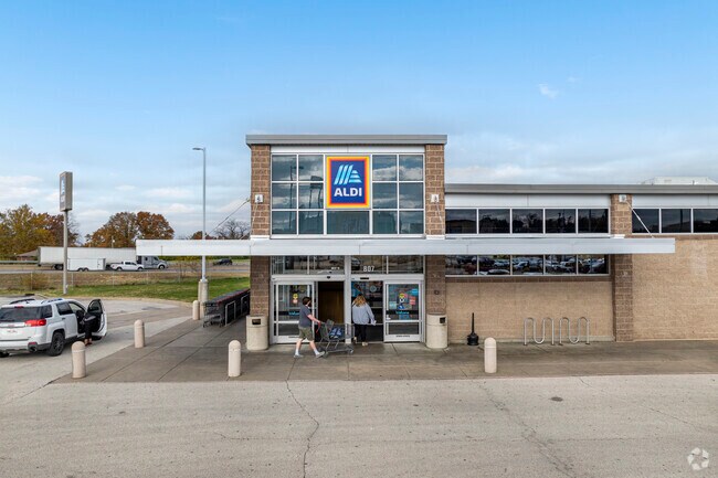 Locals of Parkade have quick access to fresh groceries at Aldi.