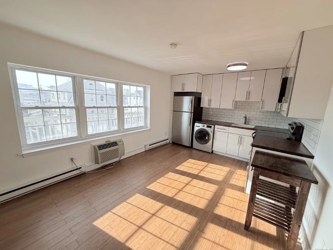 8 Wardwell St, Stamford, CT 06902 - photo 3