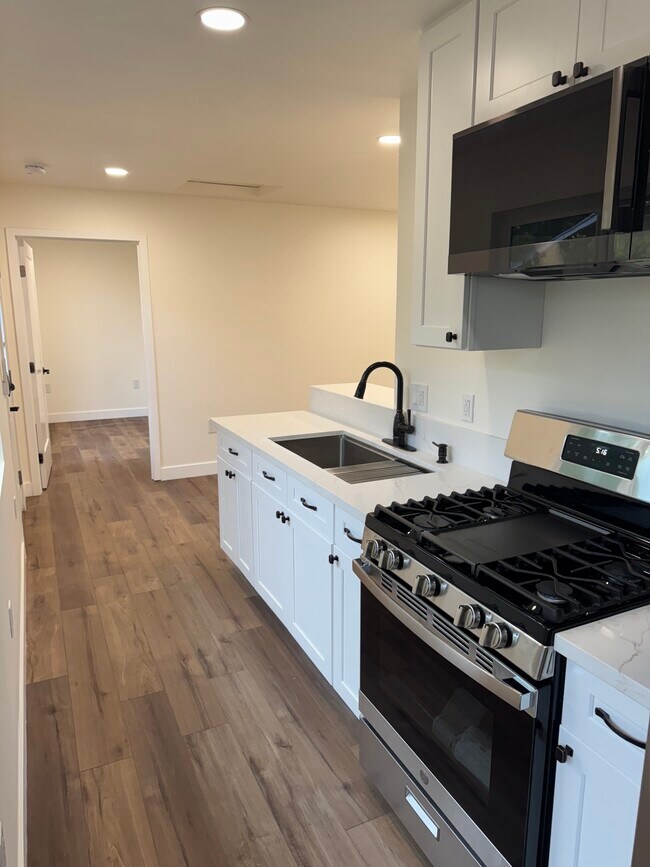 2525 Sirius St unit B, Thousand Oaks, CA 91360 - photo 7