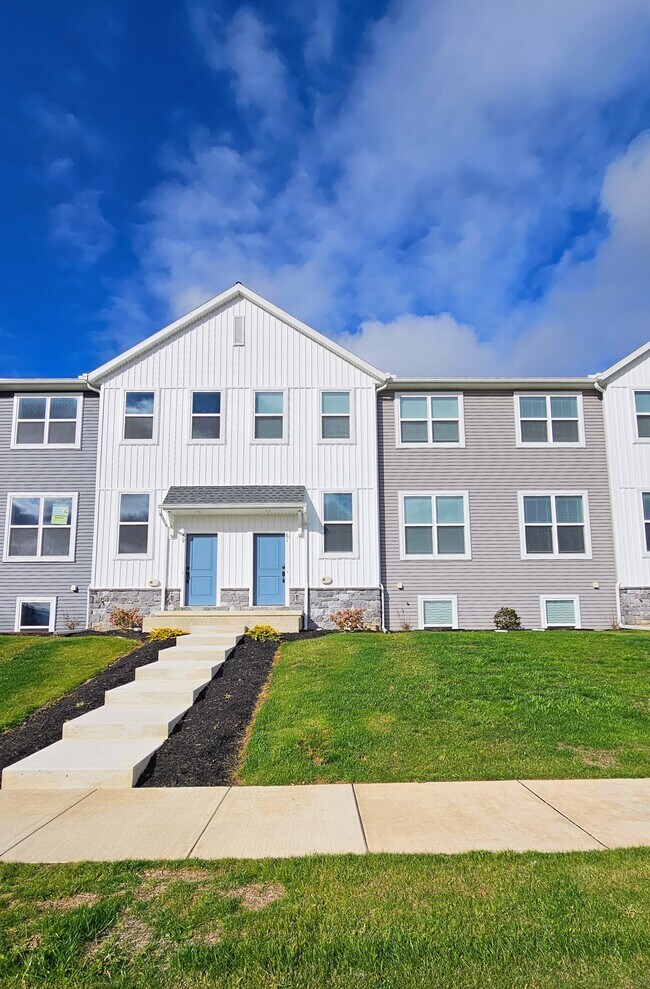 61 N Conifer Dr, Elizabethtown, PA 17022