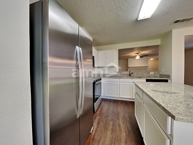 5428 Kleberg Dr, Grand Prairie, TX 75052 - photo 4