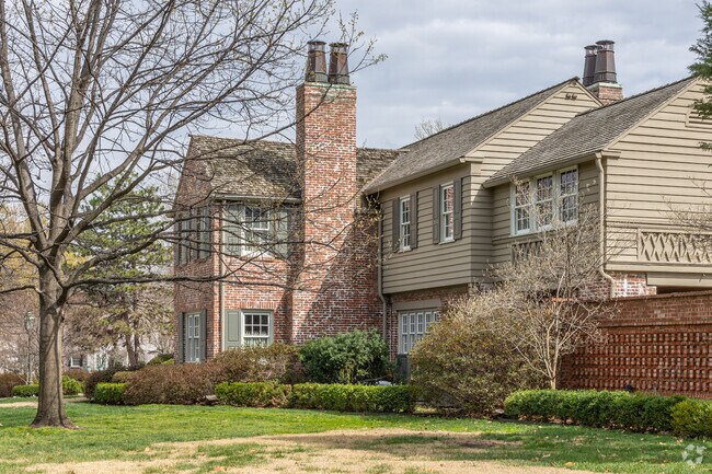 Large five-bedroom homes or three-bedroom ranchers can all be found in Midtown.