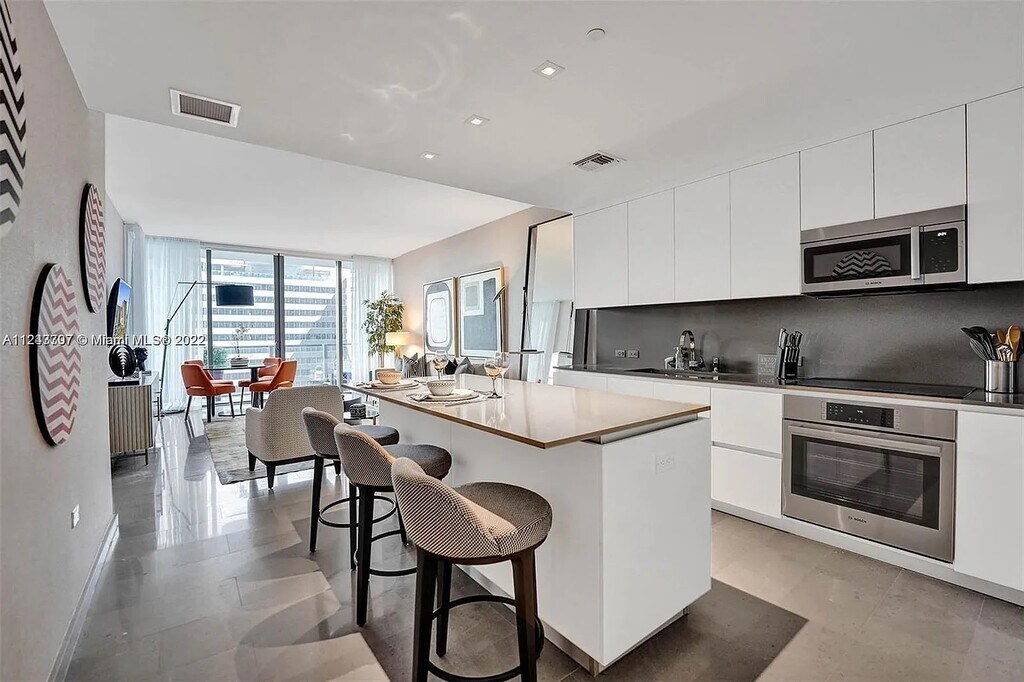 For Rent 88 SW 7th St Unit 1707, Miami, FL 33130