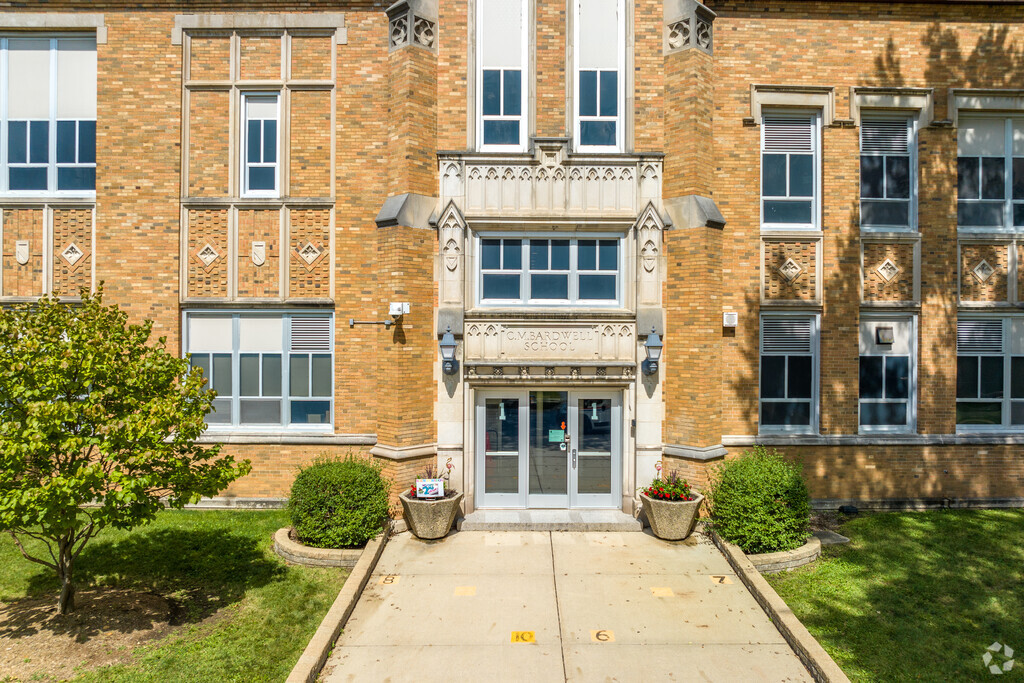 C.M. Bardwell Elementary School is a public school located in Aurora's Bardwell neighborhood.