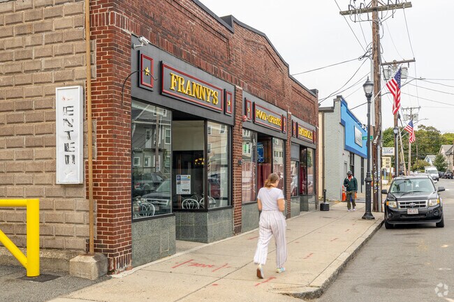 Franny's Diner and Patrick's Bar are popular local stops for residents in Maplewood.