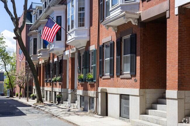Gorgeous sun soaked brownstones line many of the streets in the Thompson Square-Bunker Hill area
