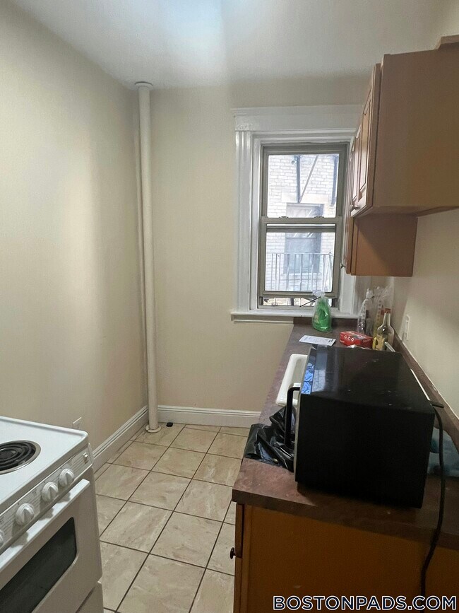 55 Park Dr Unit 16, Boston, MA 02215