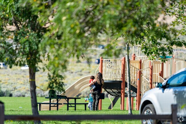 Stonebrook is a stones throw from Lazy 5 Regional Park, the biggest recreation area nearby.