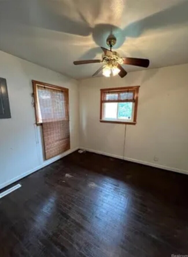 6832 Cornell St, Taylor, MI 48180 - photo 6