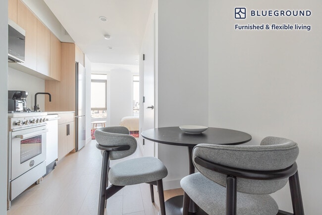 482 Kent Ave unit FL16-ID2132, Williamsburg,south , NY 11249 - photo 3