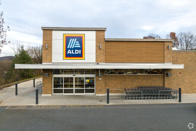 The Aldi in Brecknock, PA has all your weekly grocery needs.