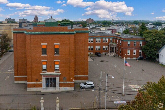 Cobbet Elementary School has a student to teacher ratio of 12 to 1.