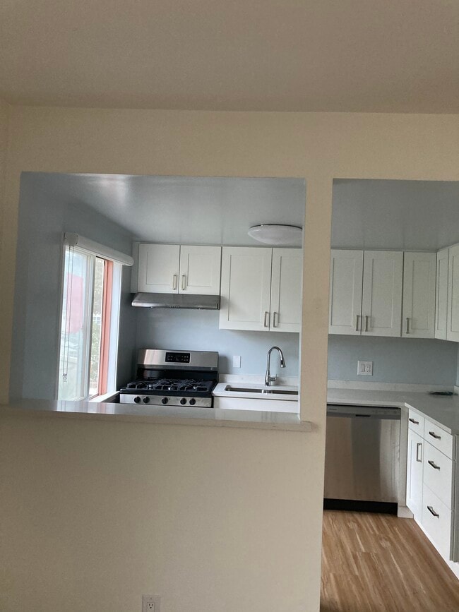 905 California Ave unit 905, Santa Monica, CA 90403 - photo 4