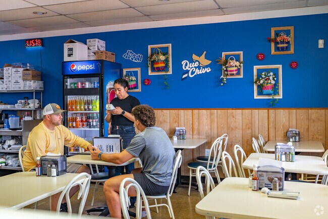 Amber Meadows residents rave about Que Chivo Pupuseria.