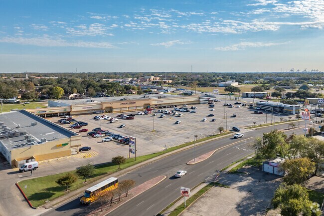 There are several shopping centers in Baytown.