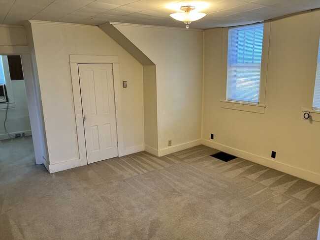 913 W High St unit B, Jefferson City, MO 65109 - photo 3