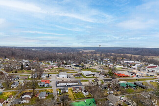 East Washington Middle School serves the 1,407 residents of New Pekin,IN.