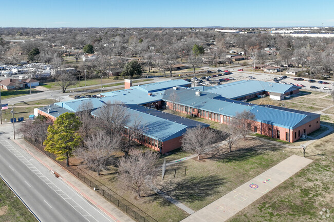 Lindbergh Elementary School serves students in grades Pre-K through 6th grades.