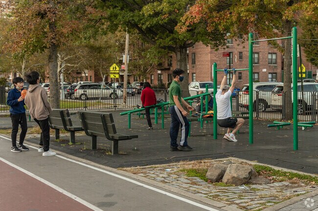 Kissena Corridor Park is a favorite for local Pomonok residents to enjoy.