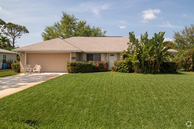 Florida Ranch style homes are quite common in San Carlos Park.