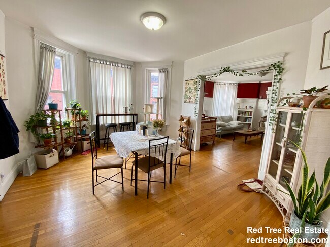 1908 Beacon St unit 3, Brookline, MA 02445 - photo 4