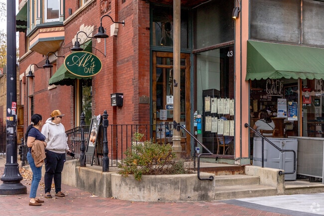 Gifford Park residents can head downtown for additional dining options.