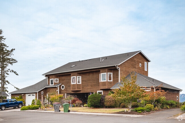 Larger homes overlooking the Columbia River are a great choice for larger families.