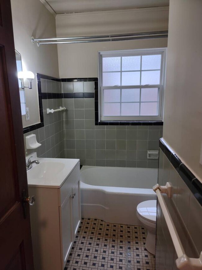 2119 Gladstone Ave unit c, Louisville, KY 40205 - photo 6