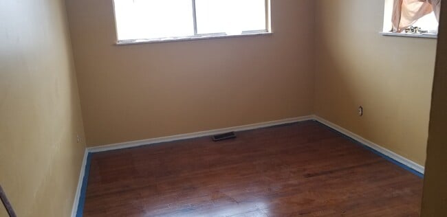 10114 Douglas Ct, Saint Ann, MO 63074 - photo 6