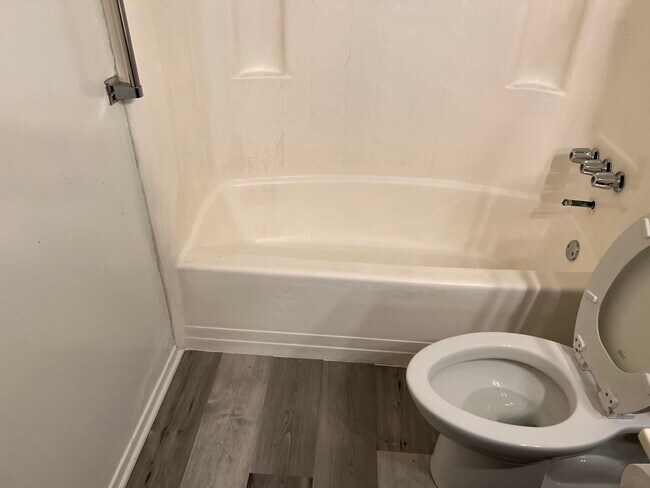 23889 Hemlock Ave unit 12, Moreno Valley, CA 92557 - photo 6