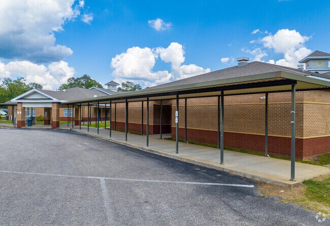 Coosada Elementary School has a student-teacher ratio of 18 to 1.