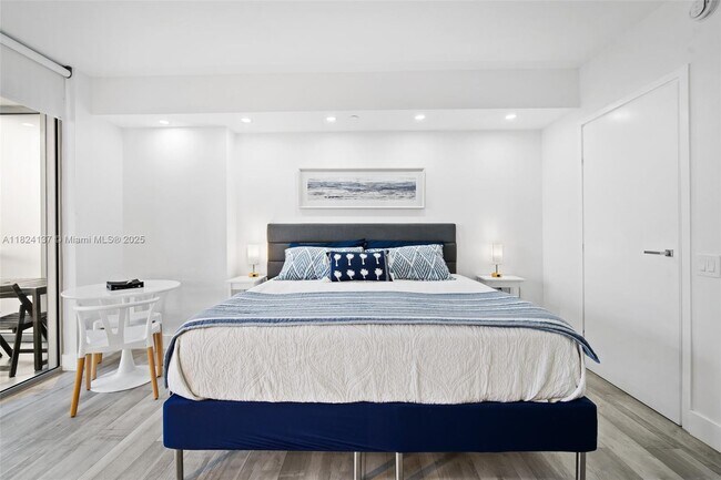 Brickell House unit 1909, Miami, FL 33131 - photo 4