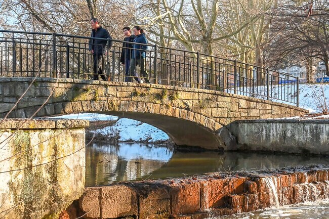 Stroll through Whitney Pond Park along the walking paths in nearby Manhasset.