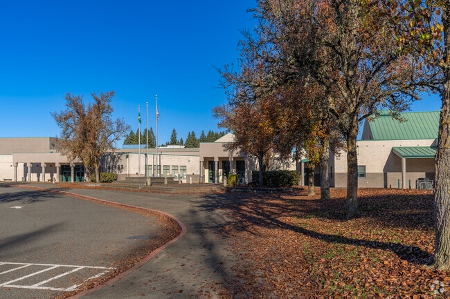 Exterior view of Alki Middle School in Vancouver, WA.