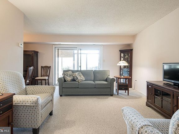 3 Windblown Ct unit T-1, Baltimore, MD 21209 - photo 4