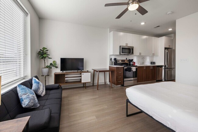 633 E Main St unit ID1031631P, Louisville, KY 40202 - photo 2