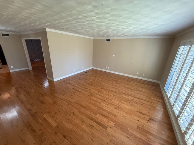 8618 Baltimore Dr unit 102A, Dallas, TX 75225 - photo 3