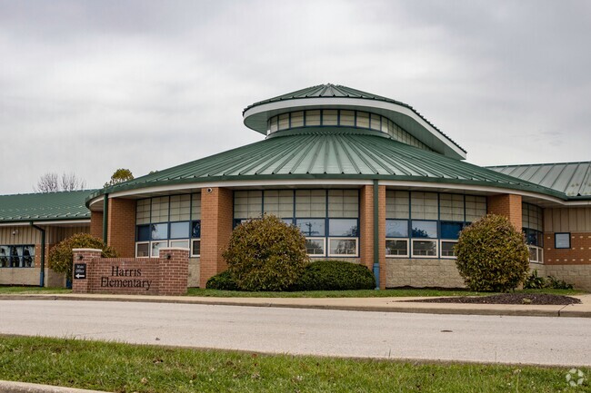 Harris Elementary School serves students in the Saint Charles community.