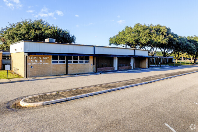 Needville Elementary School, Rankings & Reviews - Homes.com