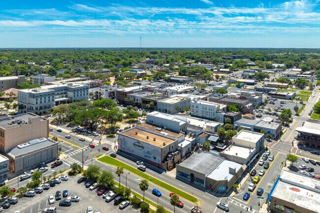 Southwest Ocala is just moments from the shops and restaurants in downtown.