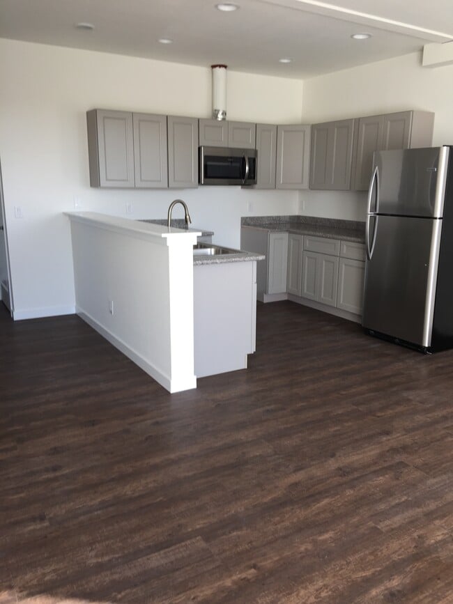 8852 SE Ellis St unit 8, Portland, OR 97266 - photo 4