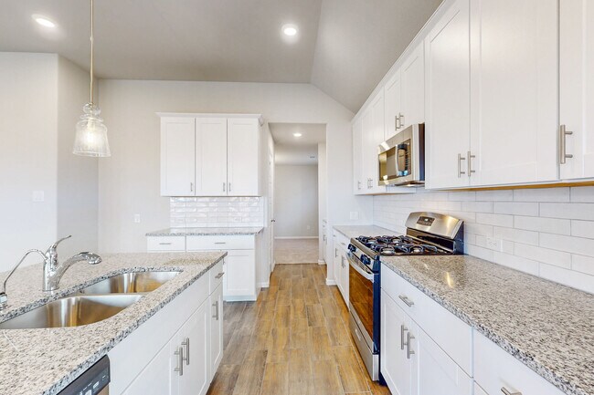 3129 Royal Throne Ct unit 36481376, Denton, TX 76208 - photo 6