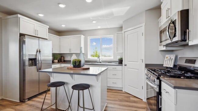 674 Merriott Ln, Woodburn, OR 97071 - photo 2