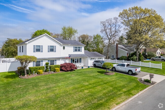 Colonials are among the most popular home styles in Selden.