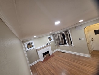 429 N Laclede Station Rd, Webster Groves, MO 63119